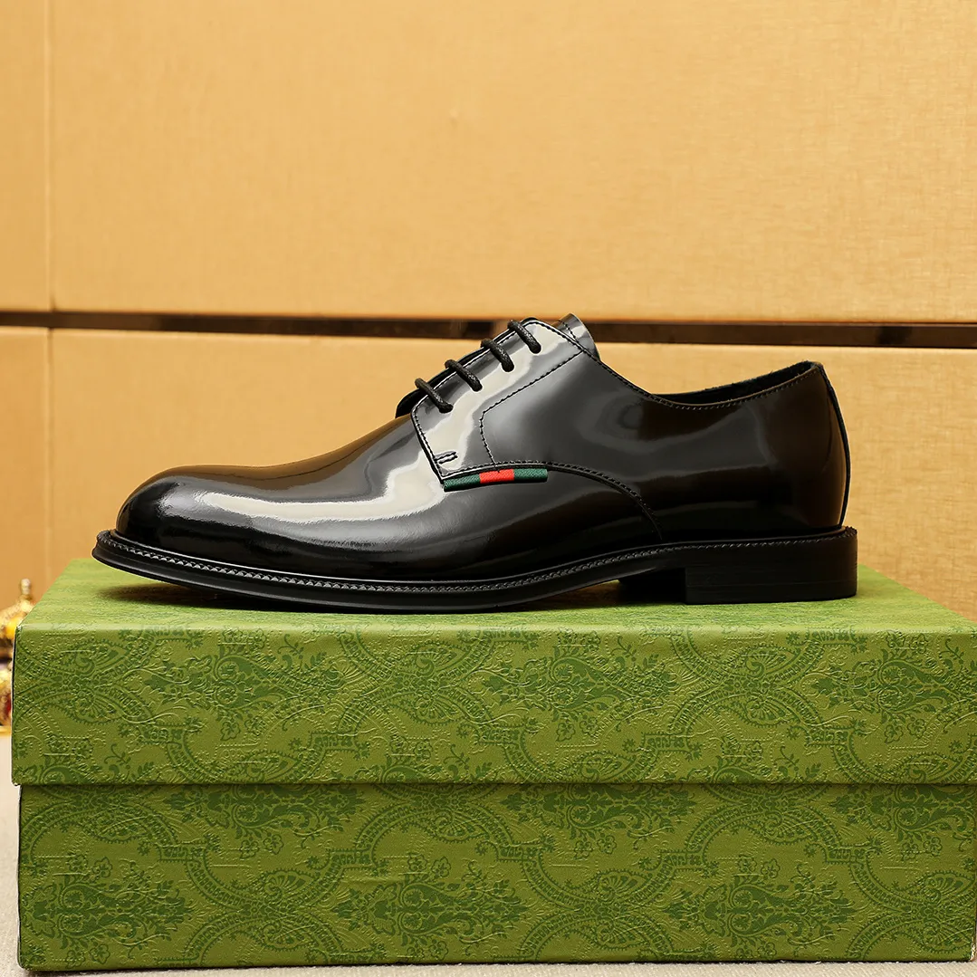 Men's shoes 💰520 💐 Product trademark: GUCCI "Gucci" business leather shoes Regular size: 38-44 (45.46🉑️customized) Product materials: Selected imported first-layer open-edge beaded cowhide leather upper, imported water-dyed cowhide leather lining. Strong three-dimensional visual effect, original outsole Color: 4⃣️colors available